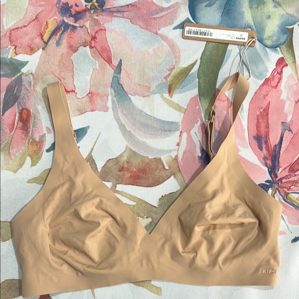 Skims naked plunge bra